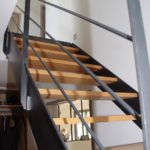 Escalier mixte bois métal avec garde-corps
