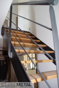 Escalier mixte bois métal avec garde-corps