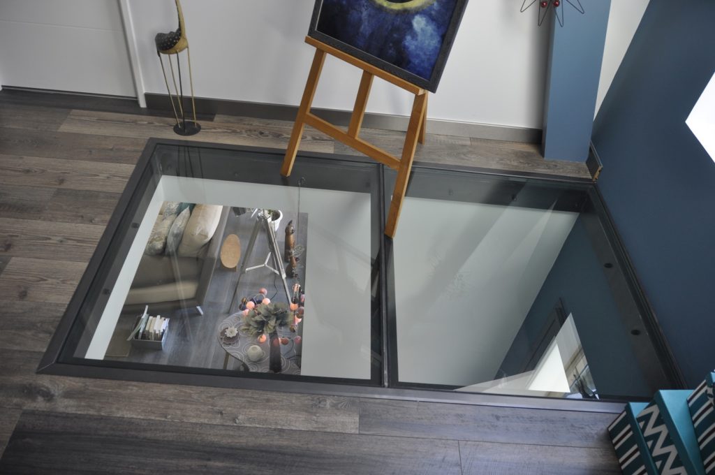 plancher de verre et métal