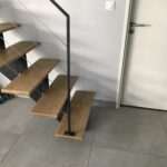 escalier metal et bois droit avec garde-corps en cables