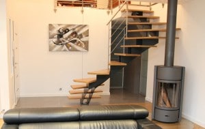 escalier moderne metal et bois à limon central