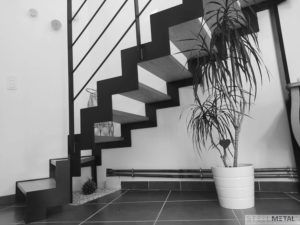 Escalier deux quart tournant bois noir et blanc