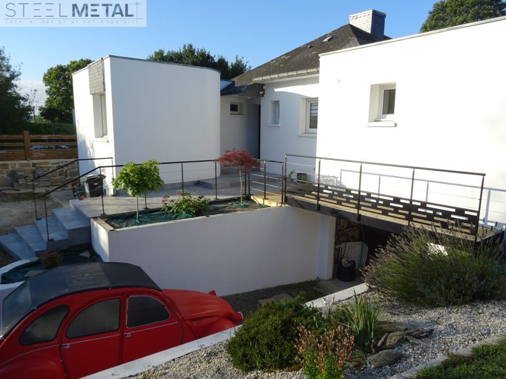 Passerelle extérieure en métal et bois - Steel Métal